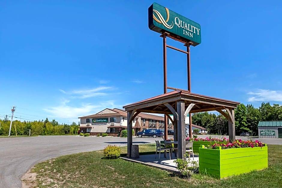 St Ignace Hotel | 2-Star Hotel ∙ Quality Inn Saint Ignace