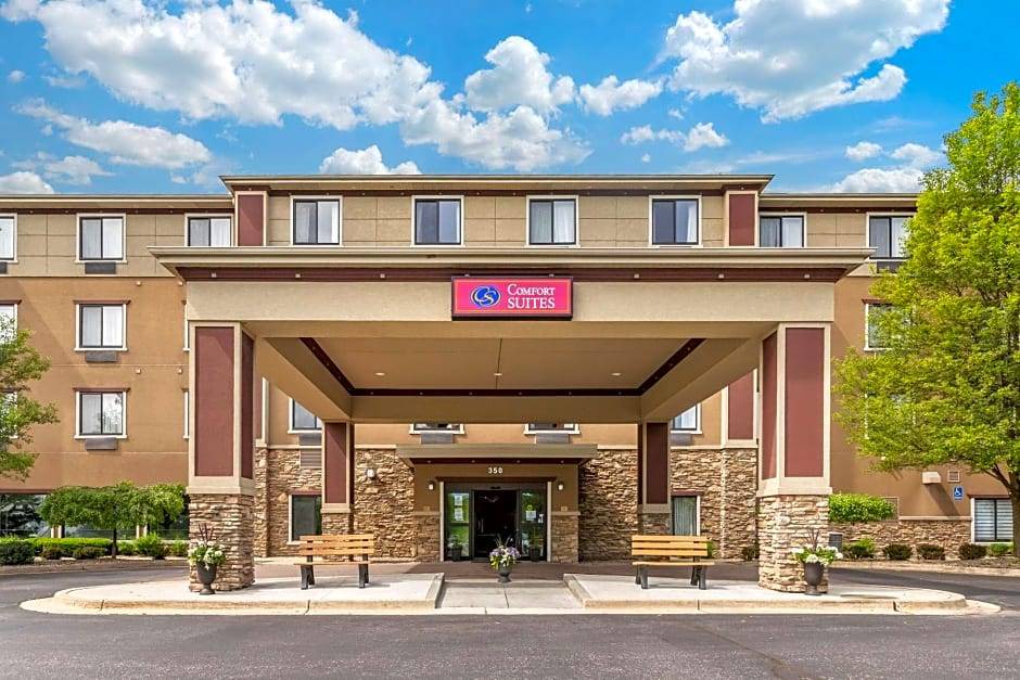 Comstock Park Hotel | 2-Star Hotel ∙ Comfort Suites Grand Rapids North