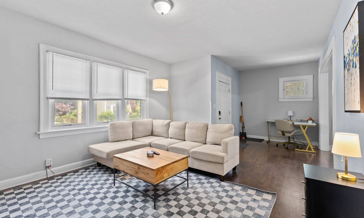 Meridian-Kessler House | 2Bd/2Bth King Beds, Patio, Walk to Trail, Safe & Quiet, Newly Furnished