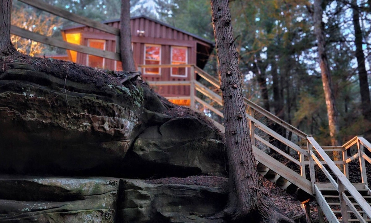 Logan Cabin | 2BR cabin with private hollow, creek, and historic dam, minutes to trails/food