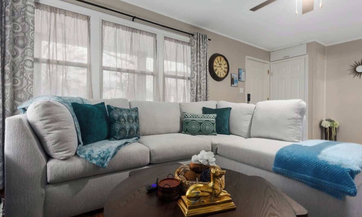 North Kansas City House | 2BR + Close to Attractions No Stairs