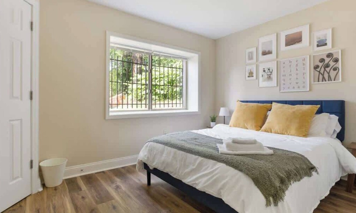 East Liberty Apartment | 2BR East Liberty Apt | King | Parking