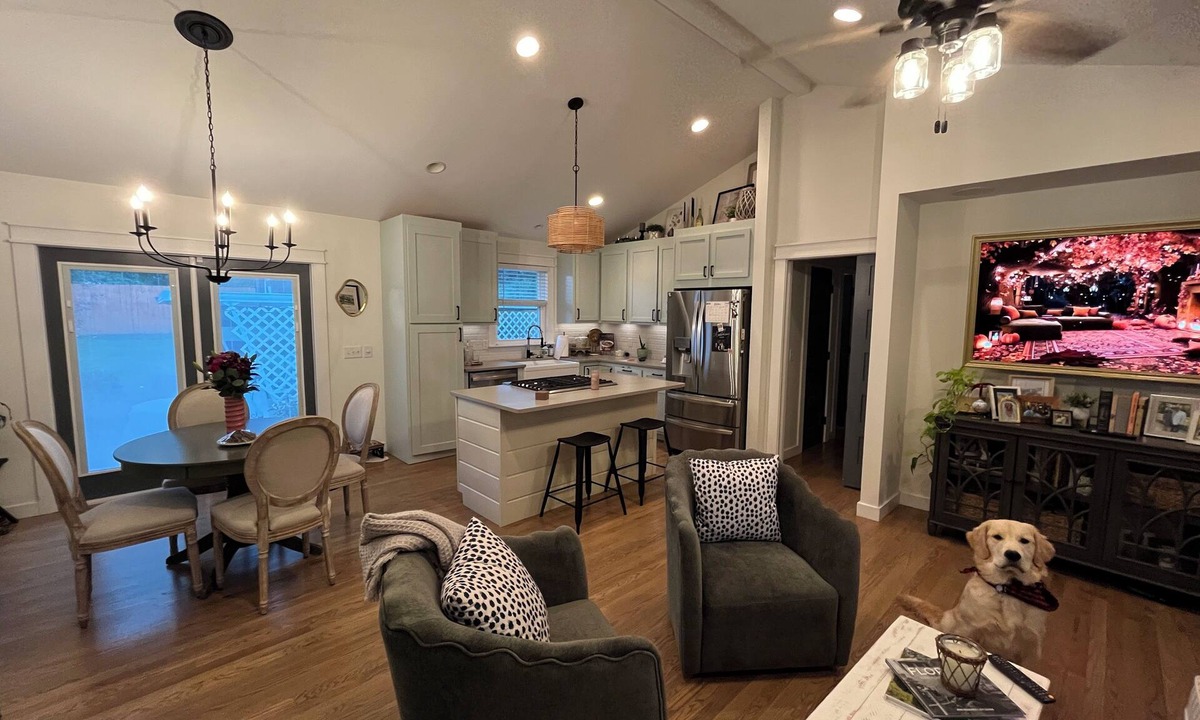 Charlotte Park House | 3/2 + Office/Laundry Rm & Outdoor Space Pets Okay!