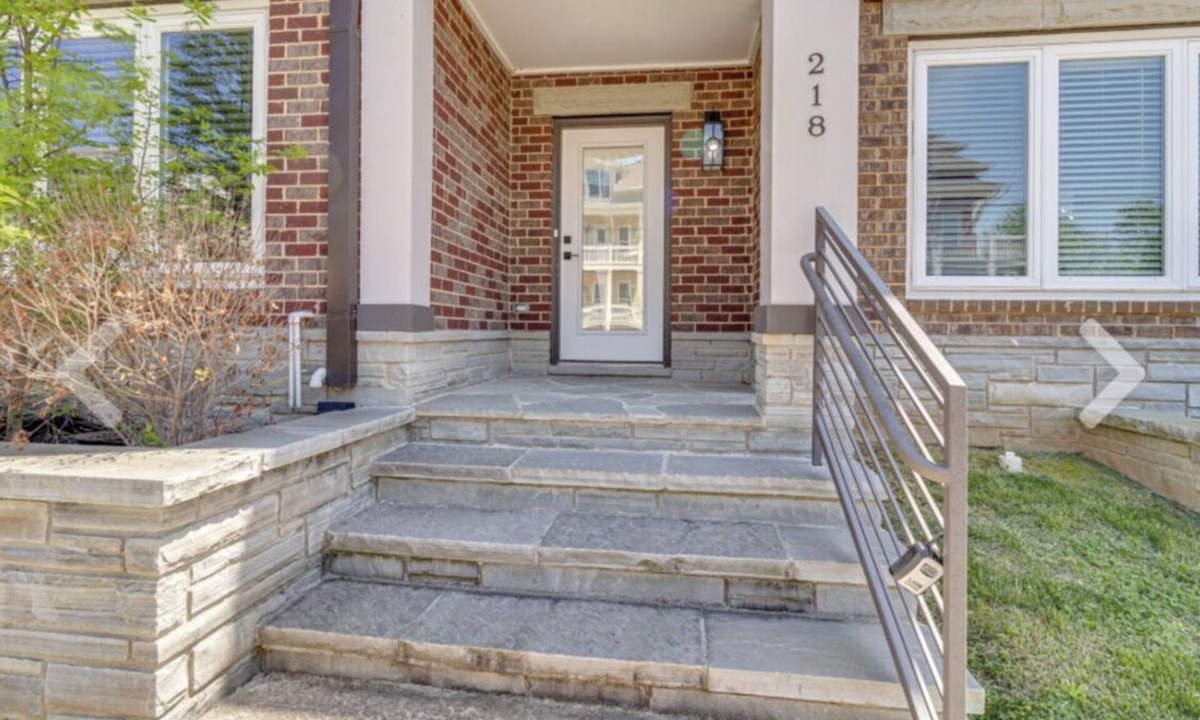 Lakewood House | 3-bdrm Nashville townhome - steps to lake & 20 min to Downtown Nashville