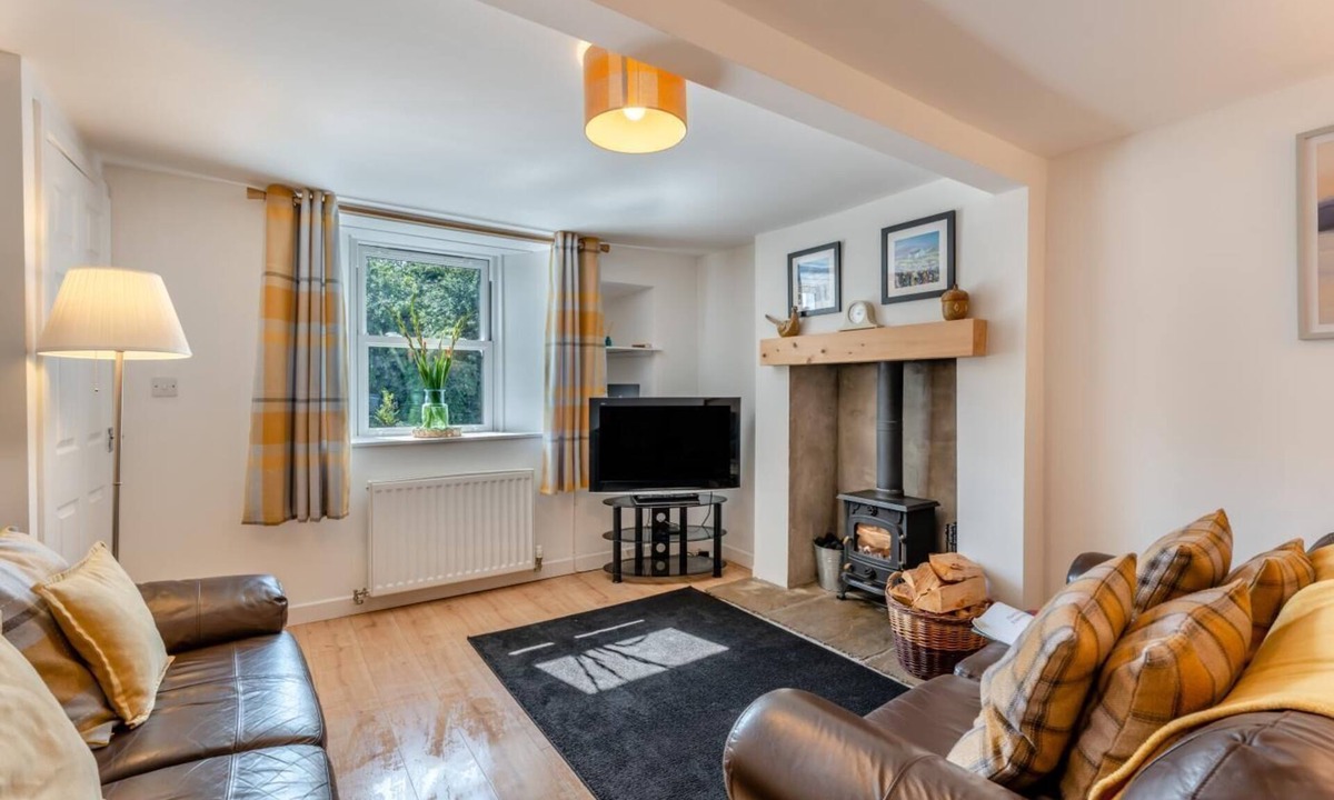 Eyemouth Cottage | 3 Bed in Coldingham (oc-b29846)