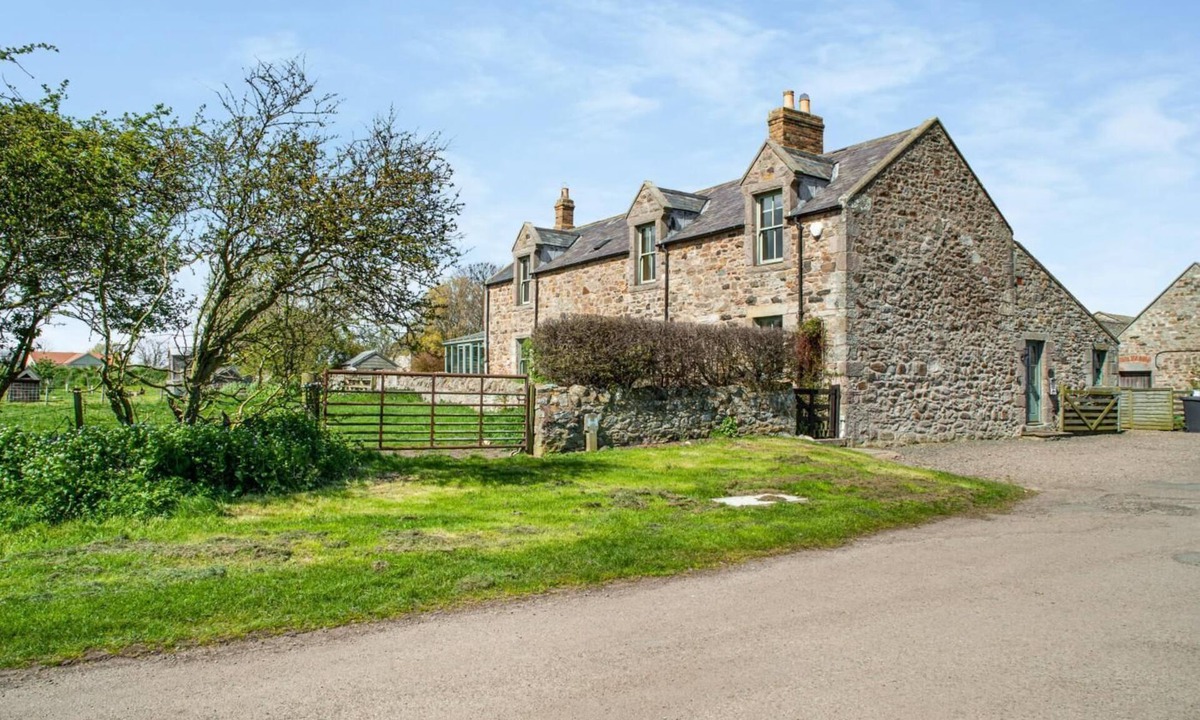 Berwick-upon-Tweed Cottage | 3 Bed in Holy Island (oc-489787)