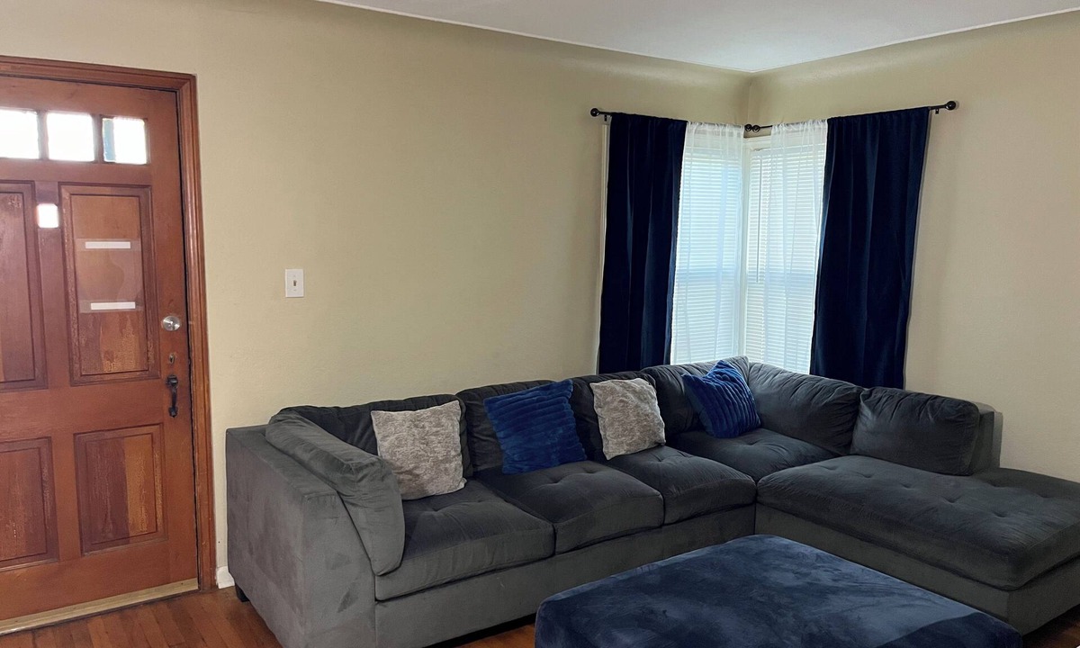 Redford House | 3-bedroom house in Detroit/Redford Township with WiFi, AC, 420 & pet friendly