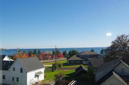 Rockland House | 3 bedroom 2 1/2 bath apartment with views of Rocklan