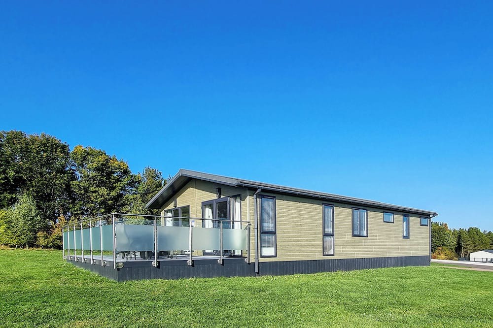 Consett Ski Chalet | 3 bedroom accommodation in Knitsley
