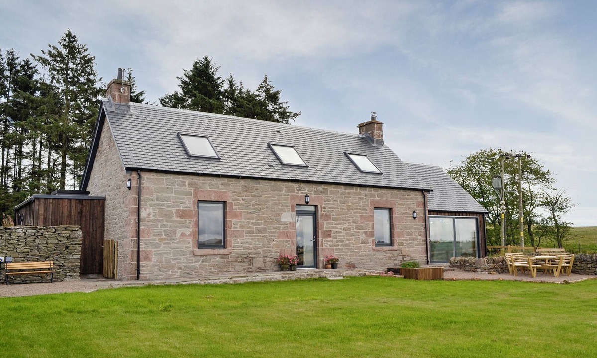 Auchterhouse Cottage | 3 bedroom accommodation in Dundee