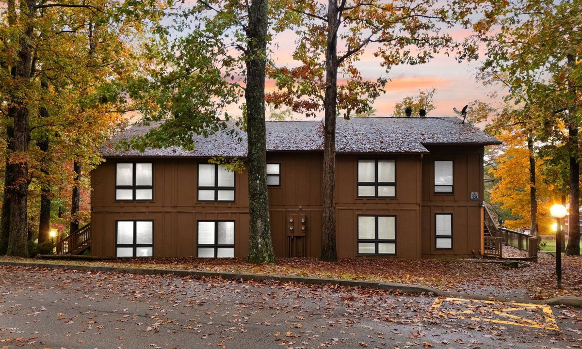 Bronston Condo | 3-bedroom condo in delightful Woodson Bend Resort, Bronston, KY on #7 Green