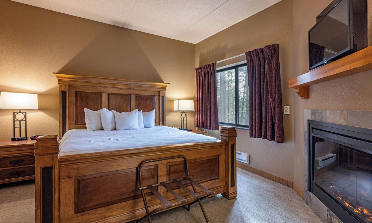 Wisconsin Dells Condo | 3-Bedroom Condo - Chula Vista Waterparks INCLUDED! Sleeps 14 & Dog Friendly!