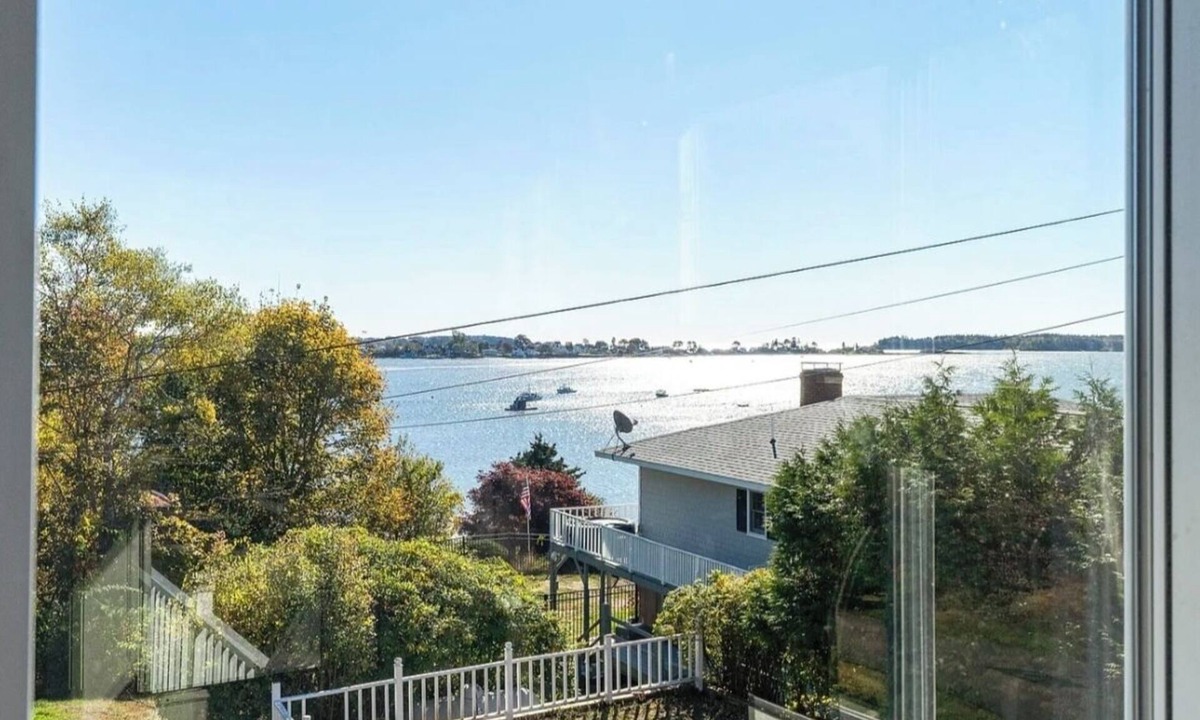 Mid-Coast and Islands Cottage | 3-bedroom cottage in Harpswell with waterfront access to ash cove