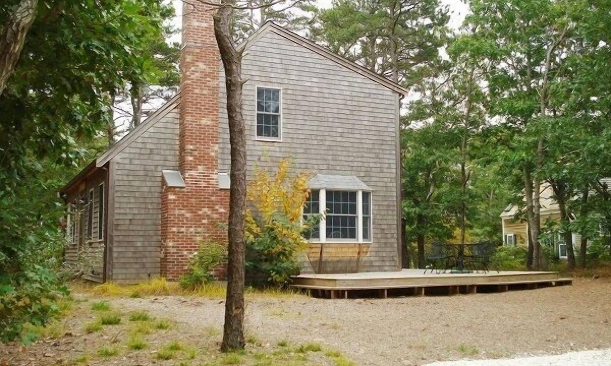 Wellfleet House | 3 Bedroom Home .5 mile to Long Pond (1606)