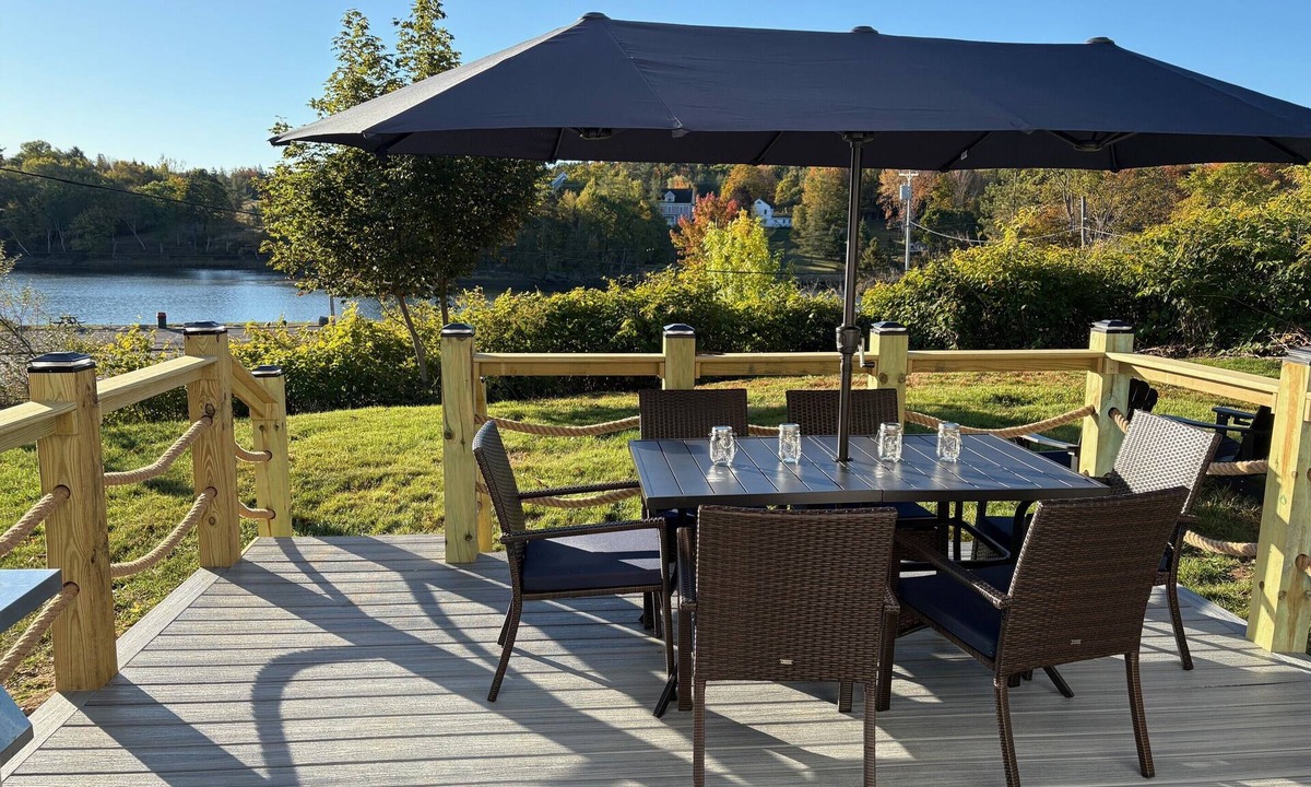 Machias House | 3-bedroom House with River View in the Center of Town