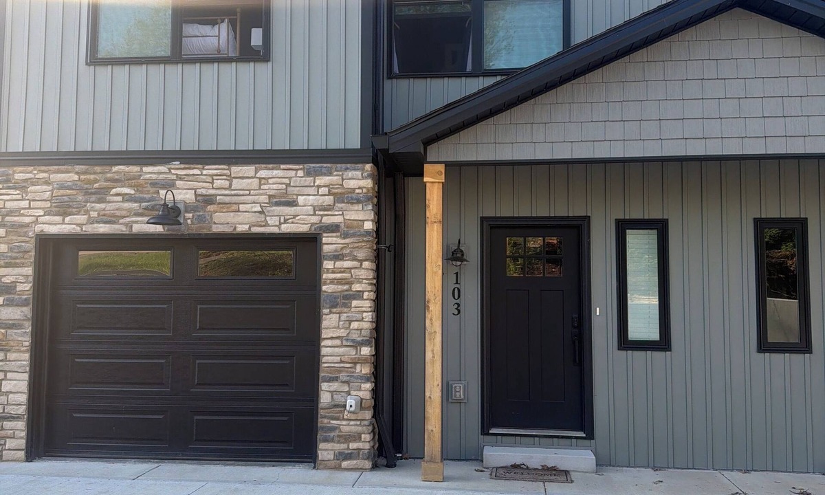 Harrodsburg Condo | 3-bedroom luxury condo at Herrington Lake with lakeviews and Tesla charging