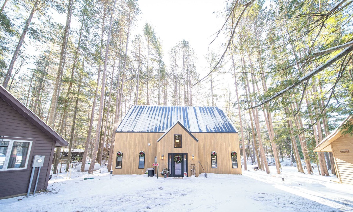 Manitowish Waters Cabin | 3 BR l Lakefront Cabin l Skiing I Snowmobiling