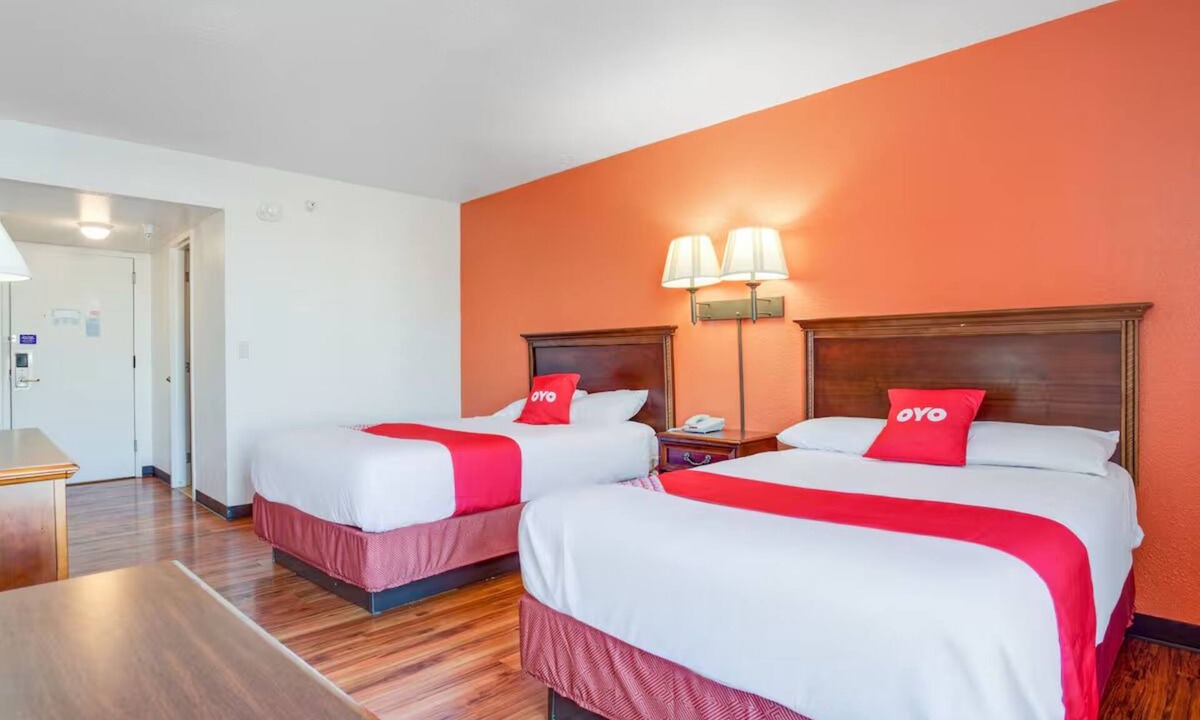 Muskegon Heights Hotel | 3 Convenient and Budget-Friendly Rooms | Muskegon County Airport - 4.4mi away