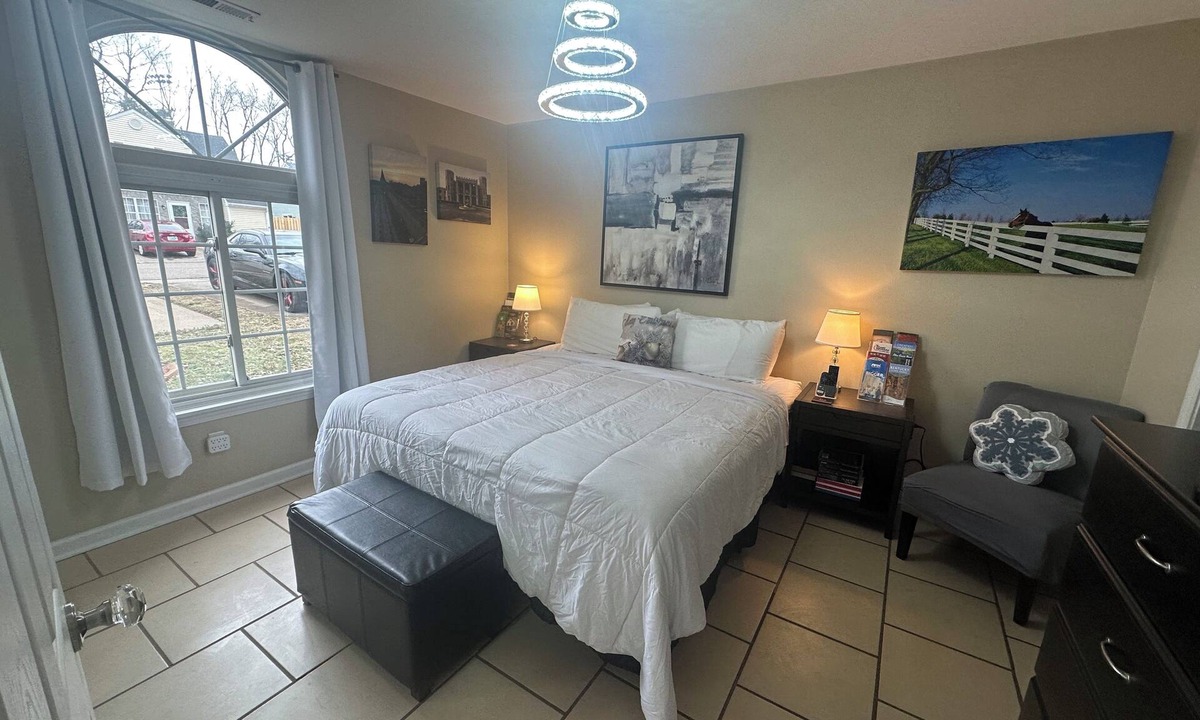 Georgetown House | 3 miles from the Ky Horse Park. Read the house rules and listing before you book