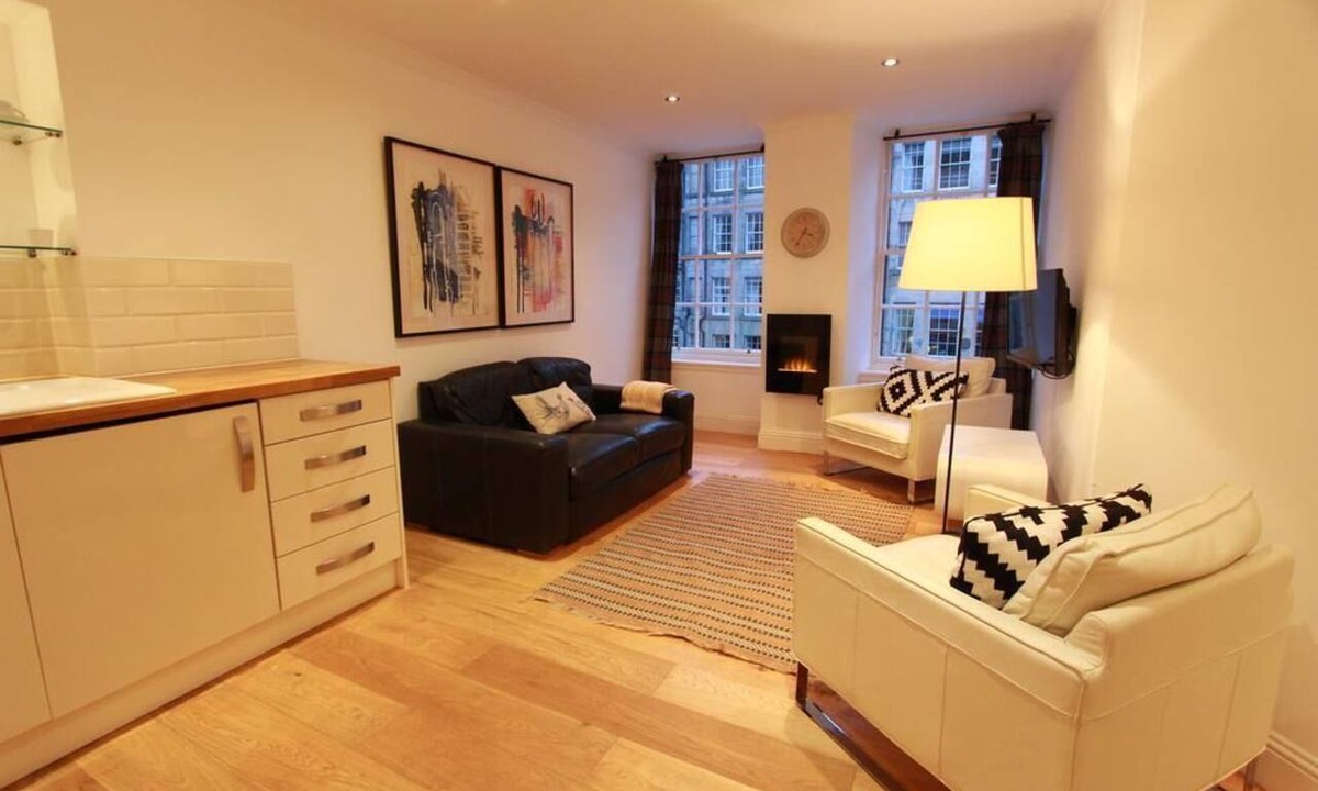 Old Town Apartment | 3 Royal Mile flat near Edinburgh Castle