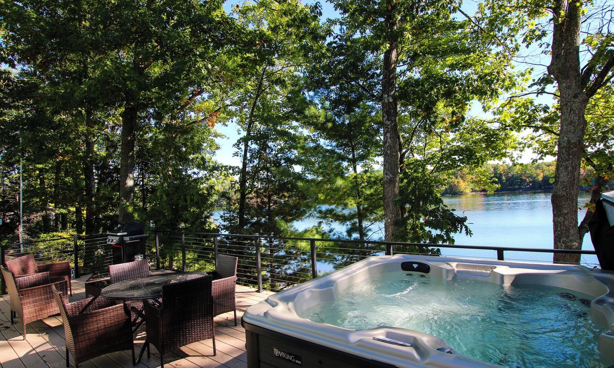 Mayfield Cottage | 3 Sandy Beachfront Cabins & Hot Tub on Beautiful Spider Lake - Betty's Hideout