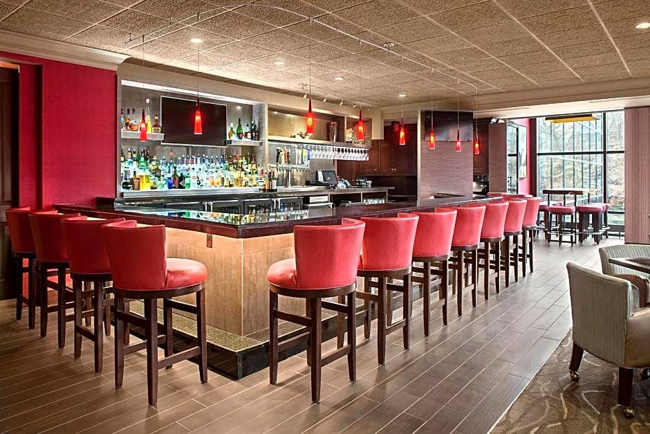 Cuyahoga Falls Hotel | 3-Star Hotel ∙ Sheraton Suites Akron Cuyahoga Falls