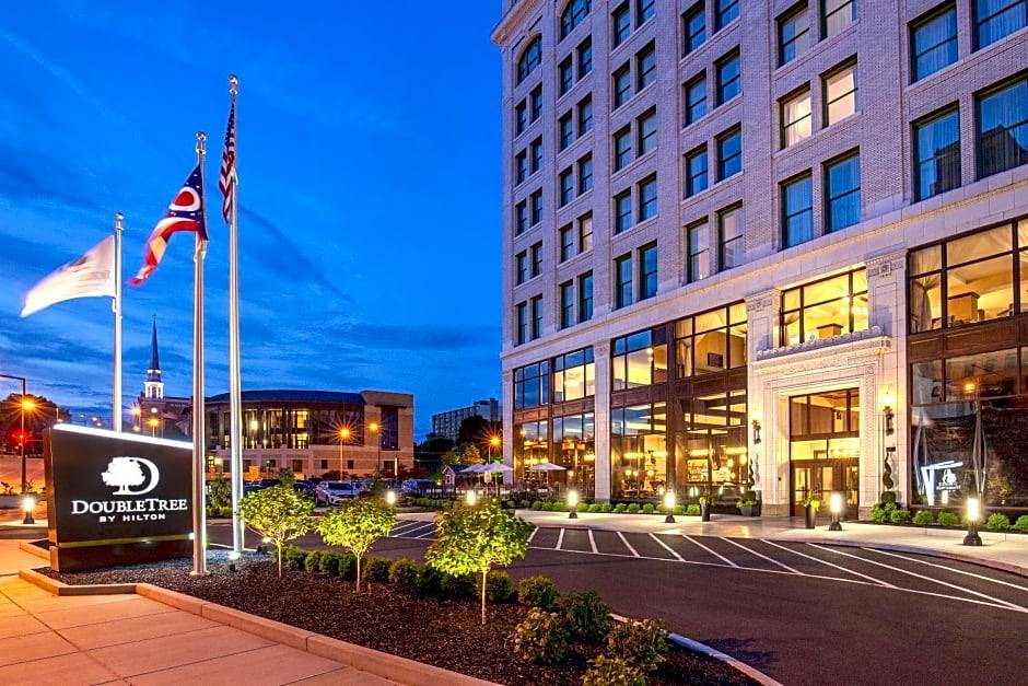 Downtown Hotel | 3-Star Hotel ∙ Doubletree By Hilton Youngstown Downtown