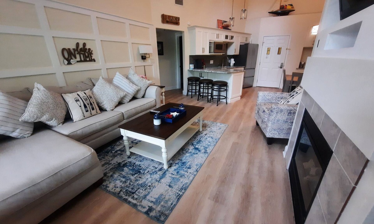 Delavan Lake Condo | 314 - Family Friendly 2 Bedroom Suite