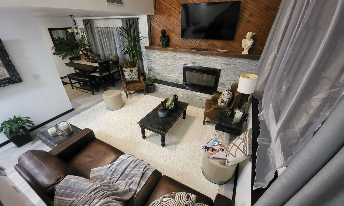 Greenwich House | 3bed,2.5 bath, 2car garage home 4 you to relax!