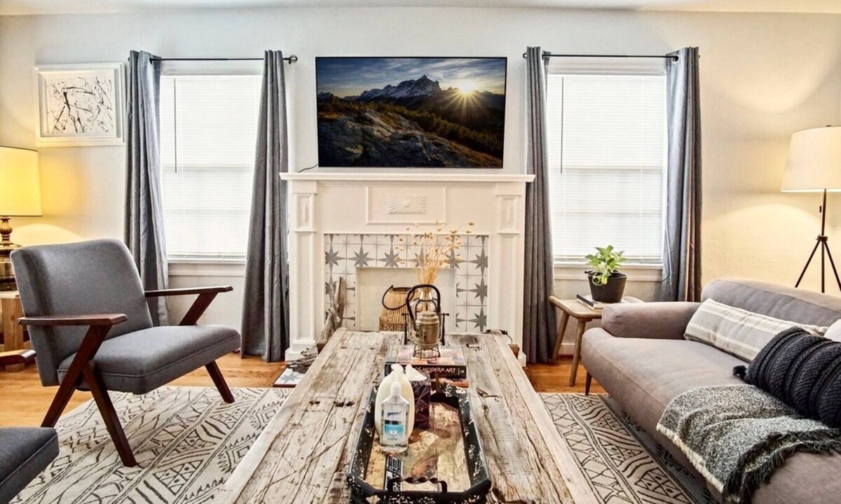 Central Oklahoma City Apartment | 3BR 4 mins from OCU, sleeps 8 — convenient base groups come back to #C1