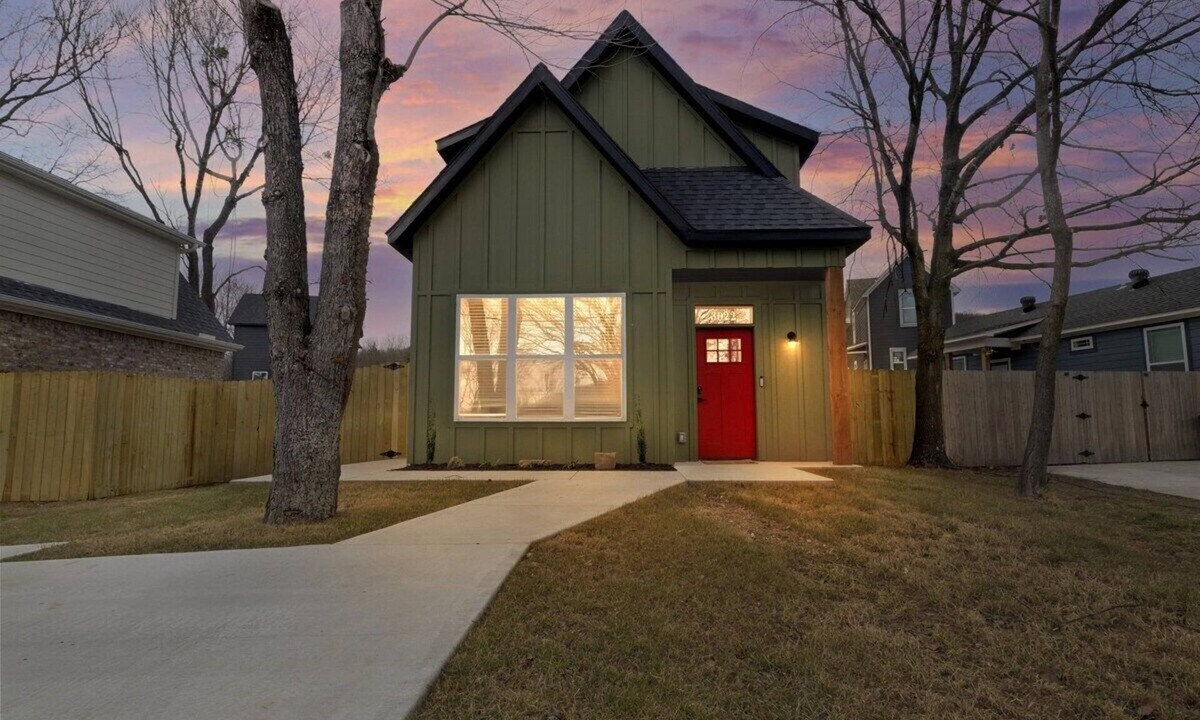 Fayetteville House | 3BR Cottage near UofA and MTB