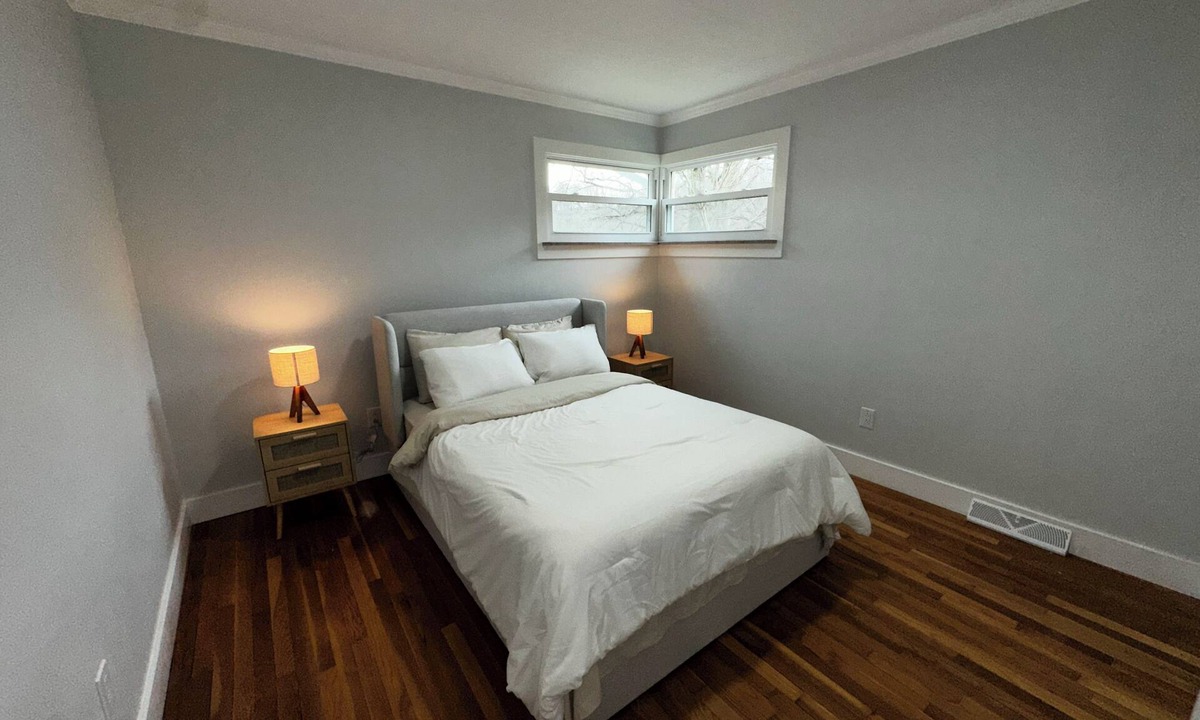 Dunbar House | 3BR Near CAMC & Hospitals - Doctor and Travel Nurse Friendly