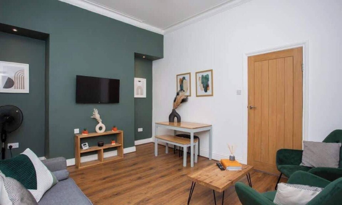 Sunderland House | 3BR Retreat | High Barnes | Wifi