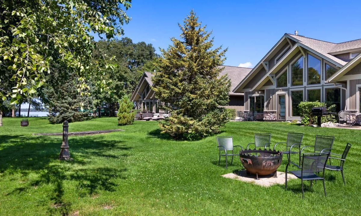 Nisswa House | 3BR Townhome | Beach Access & Pontoon Rentals