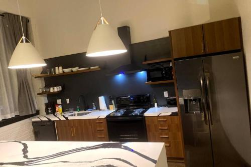 North Oakland Apartment | 3E-*Renovated* 5 min to UPMC Shadyside, sleeps 6