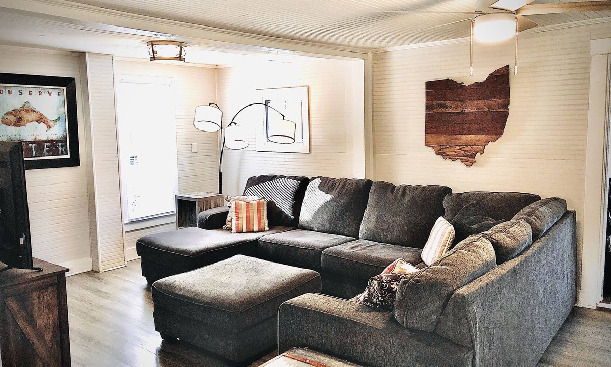 Geneva-on-the-Lake House | 4 BDRM House Sleeps 11 in the Heart of Geneva on the Lake