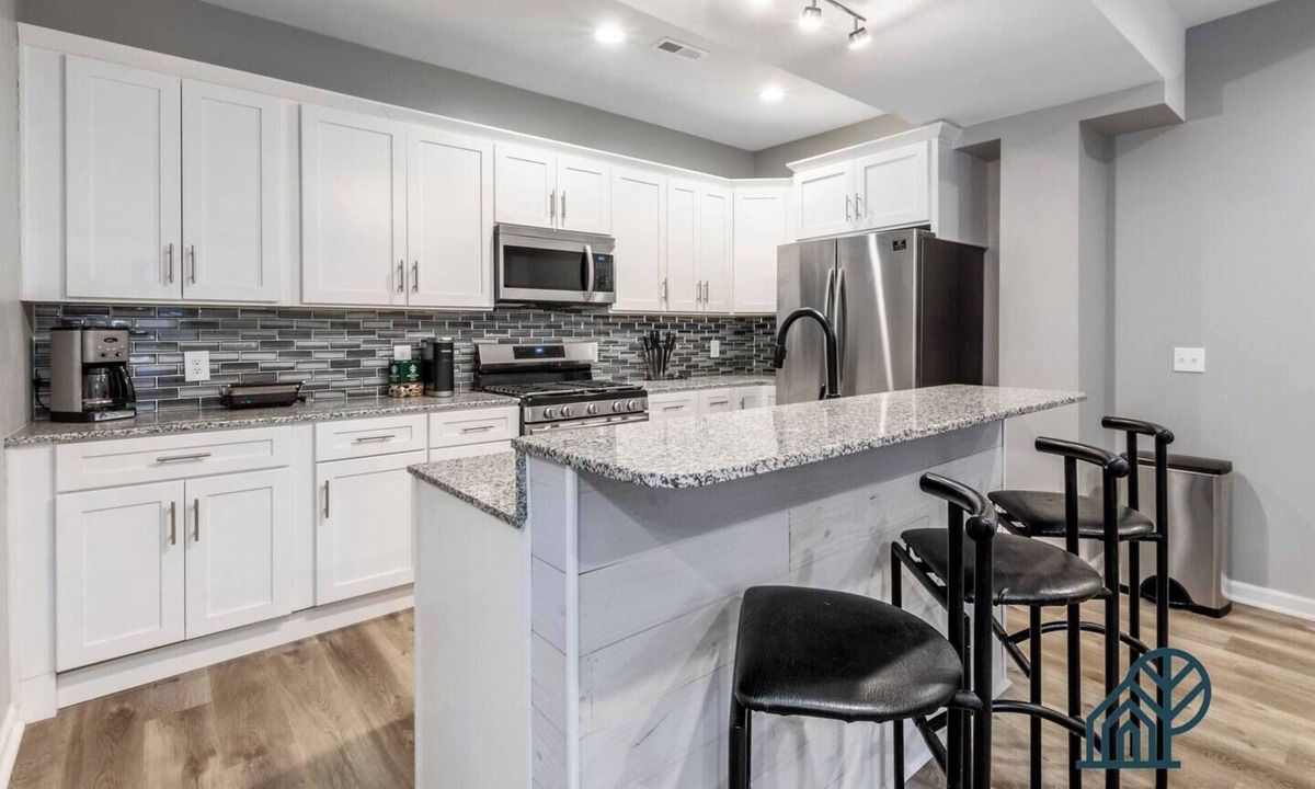 Front Park House | 4 Bed 2 Bath Single-Family House + Garage