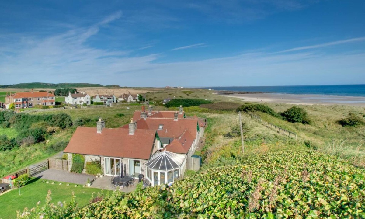 Bamburgh Cottage | 4 Bed in Bamburgh (oc-10749)