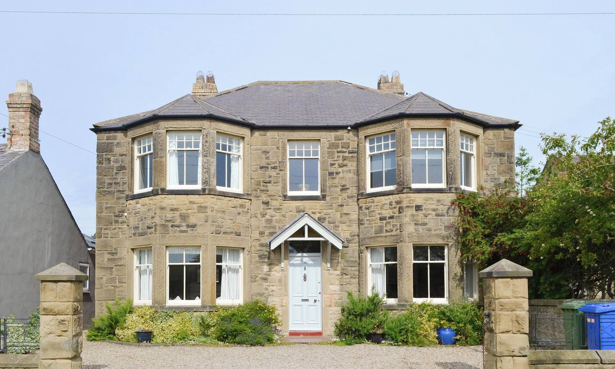 South Charlton Cottage | 4 bedroom accommodation in Christon Bank, near Embleton