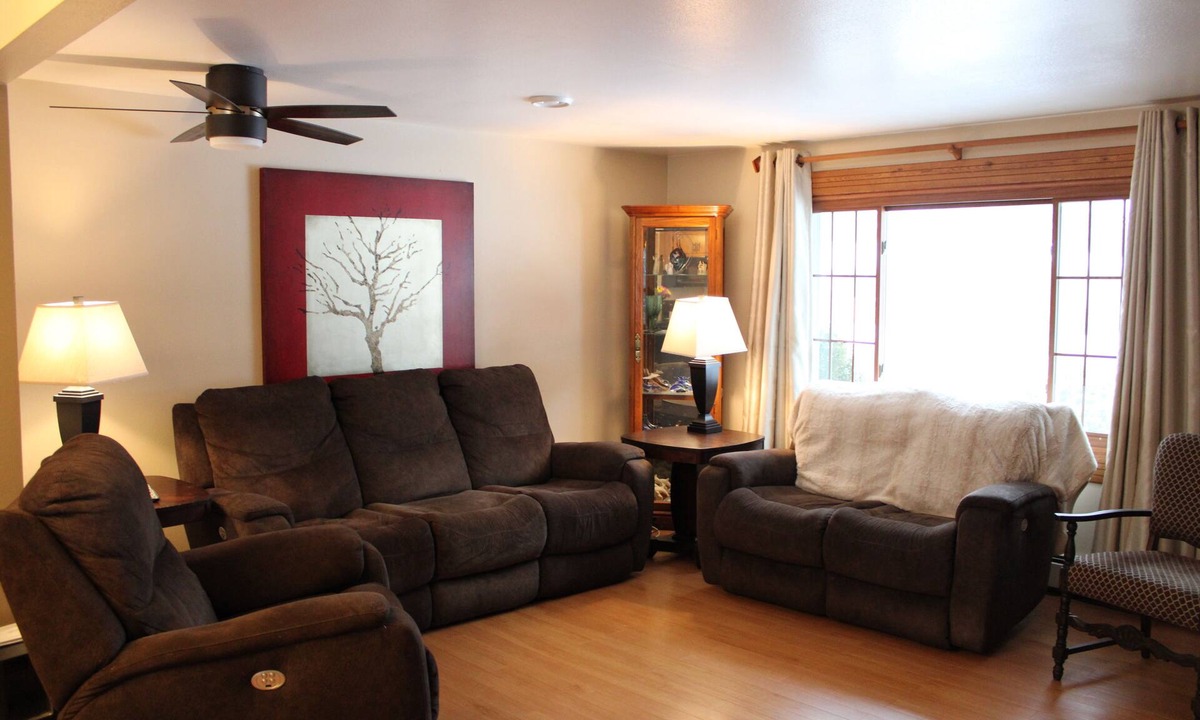 Ashwaubenon House | 4-bedroom House 3 Blocks from Lambeau in Ashwaubenon
