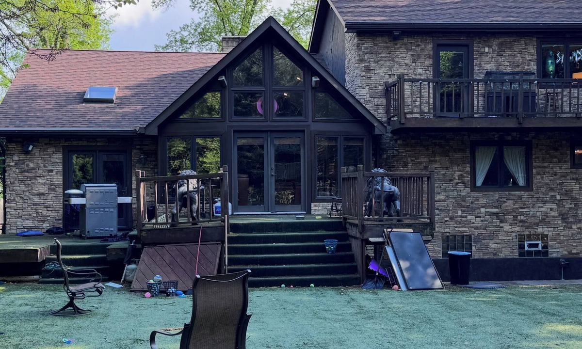 Oakmont House | 4-bedroom house in fabulous Oakmont, 2 blocks away from Oakmont County Club.