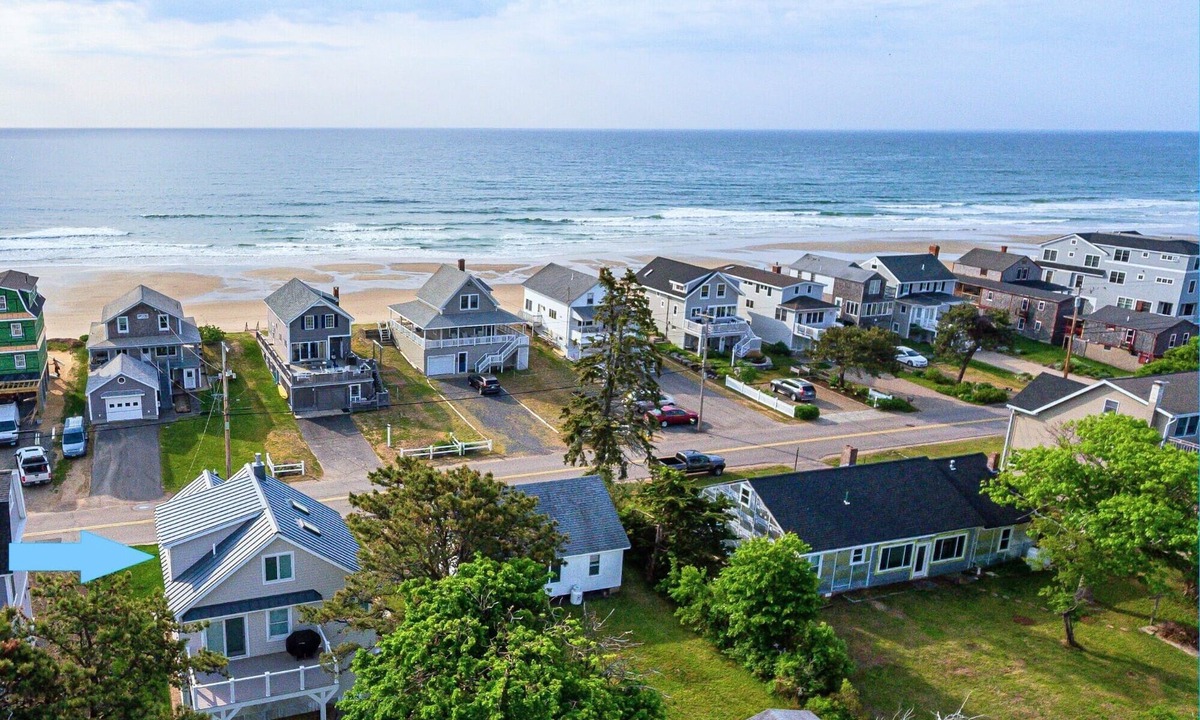 Wells House | 4 Bedrooms Beach house in beautiful Wells. AC, HOT TUB & SUNSET included