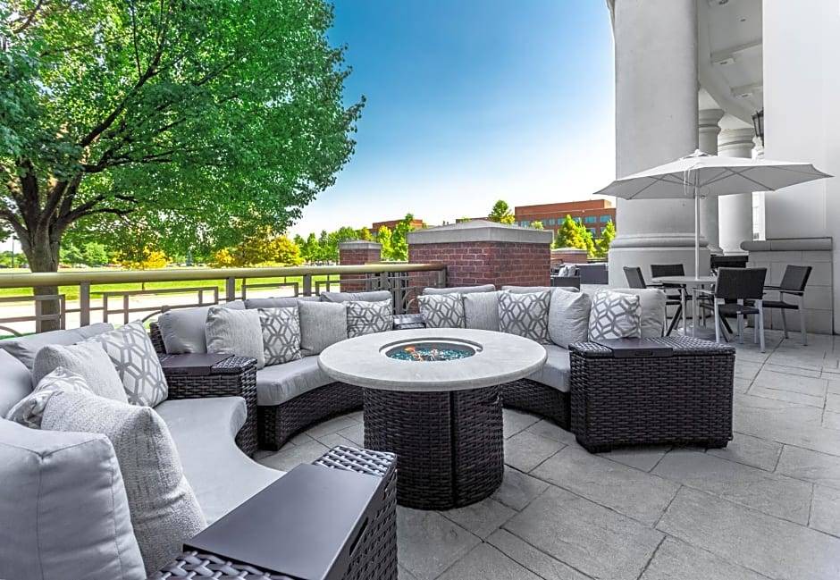 Easton Hotel | 4-Star Hotel ∙ Hilton Columbus at Easton