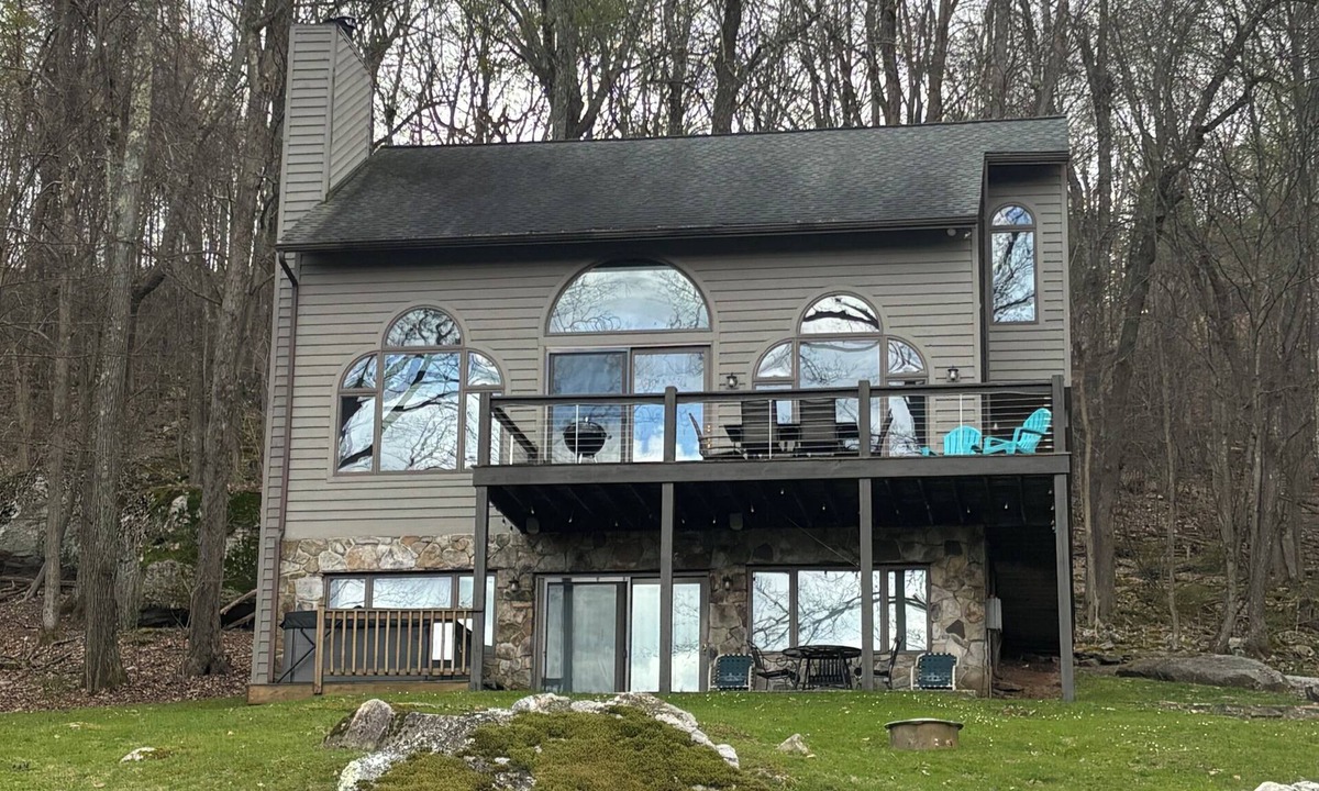McHenry House | 4BR/4BA~New Hot Tub~Pet Friendly~Minutes to Wisp~Private Bath for Each BR
