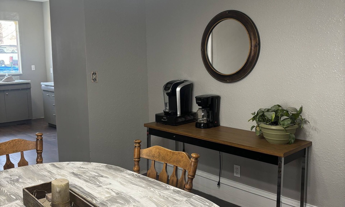 Glendive House | 4BR Historic Home Near Makoshika State Park. Sleeps 9, Pet Friendly, Agates