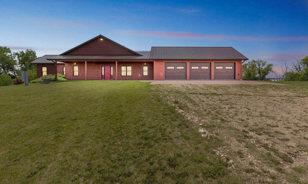 Crary Villa | 4BR Lakefront | Fishing, Dogs OK | Devils Lake