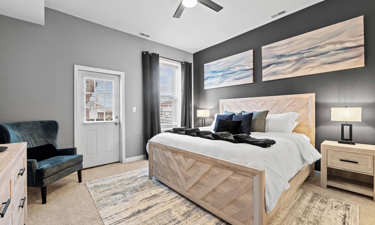Downtown St. Louis House | 4BR Near Soulard Market | Arcade Basement & Huge Dining | Dog-Friendly | STL