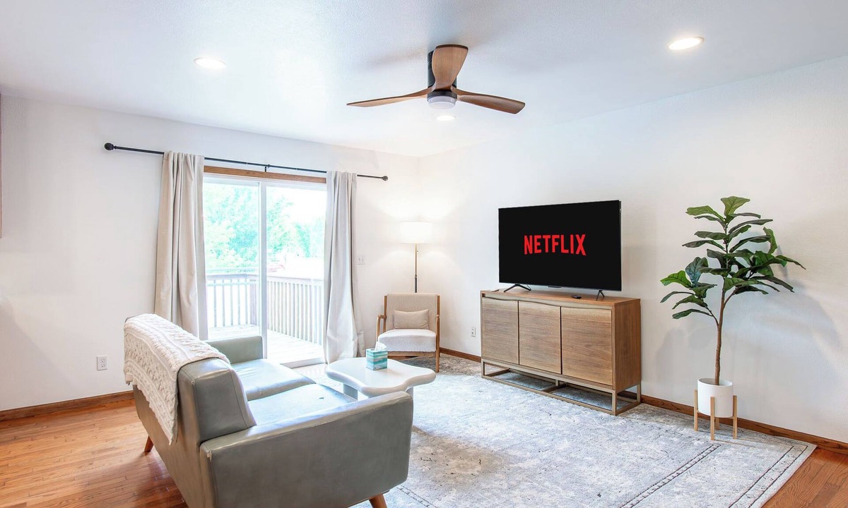 Fargo House | 4BR | Sleeps 8, Fenced Yard, Games, King x 2