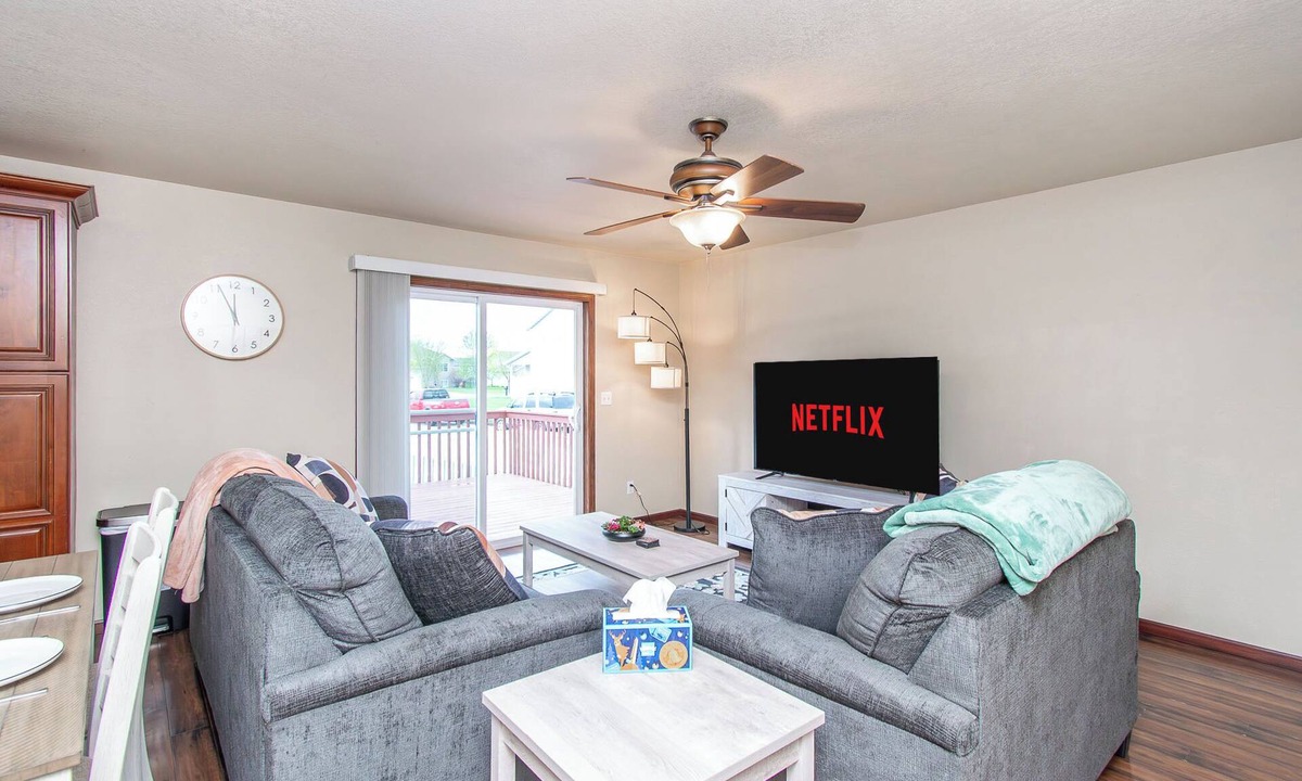 Fargo House | 4BR South Fargo, Sleeps 6, Fenced Yard, Games