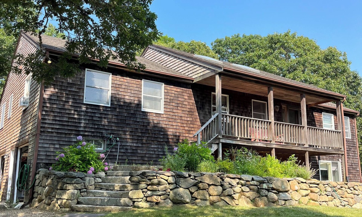 Chilmark House | 5-bedroom, 3-bath house on 5 Acres in Chilmark
